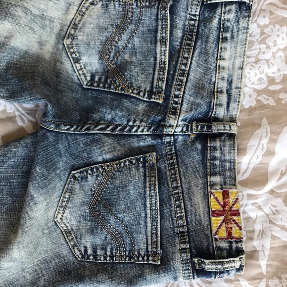 Distressed Skinny Jeans - Picture 7 of 8